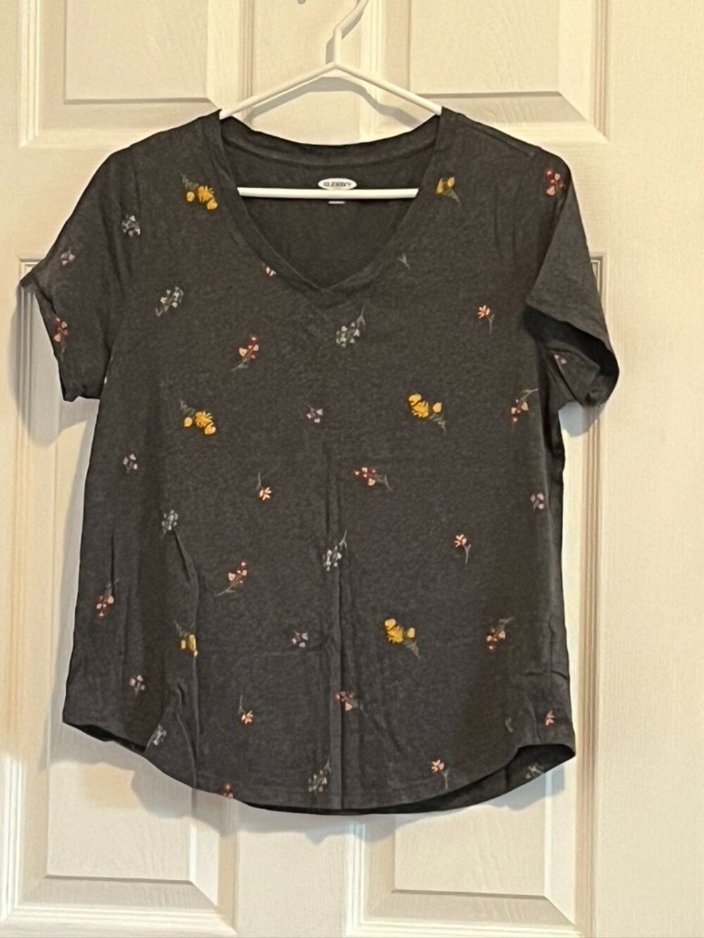 Old Navy medium grey t-shirt with floral prints